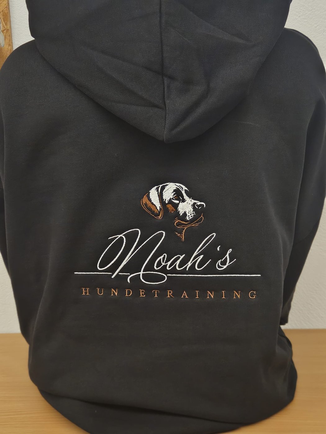 Bestickte Textilien für Noah's Hundetraining
